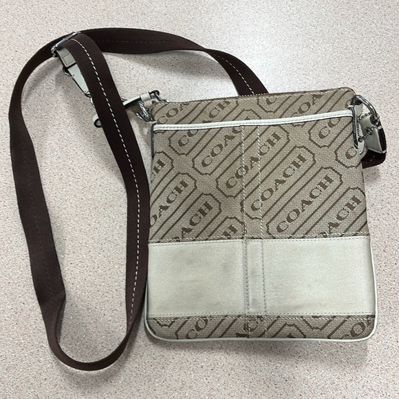 Coach crossbody purse - Picture 2 of 2
